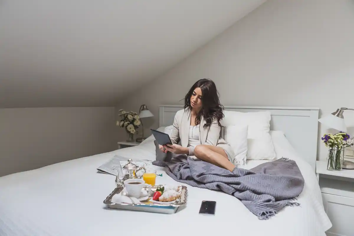 feng shui bedroom smartphone nightstand