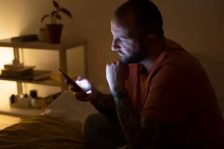 phone charging overnight by bed Dutch home