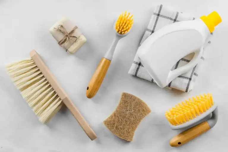 toilet cleaning spoon hack