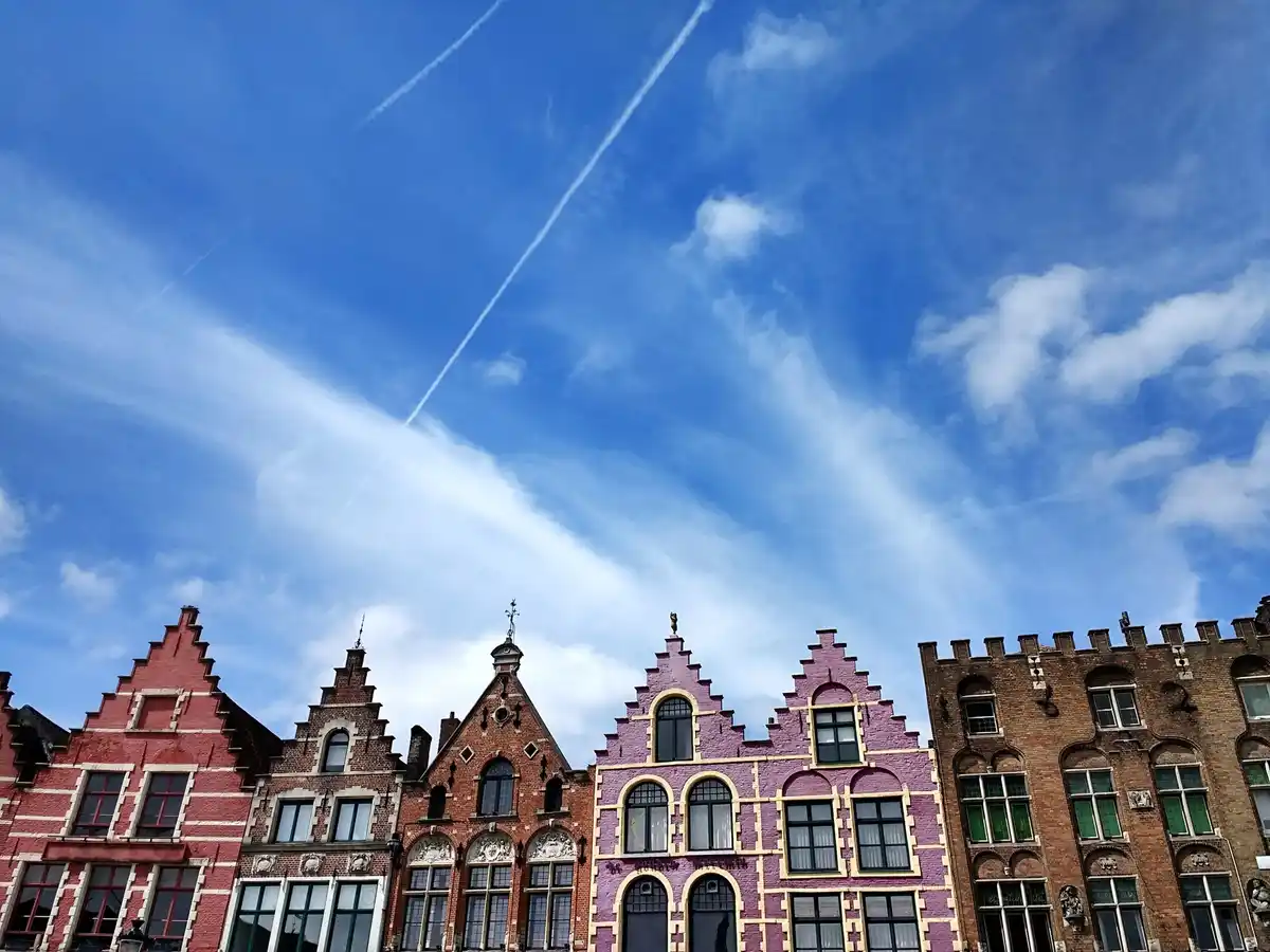 amsterdam neighborhood ruilkast spontaneous photo