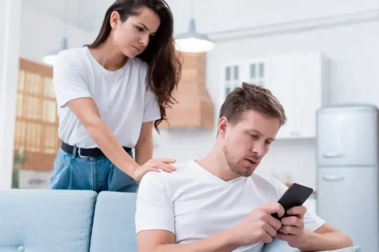 instagram stories relationship problems jealousy couple