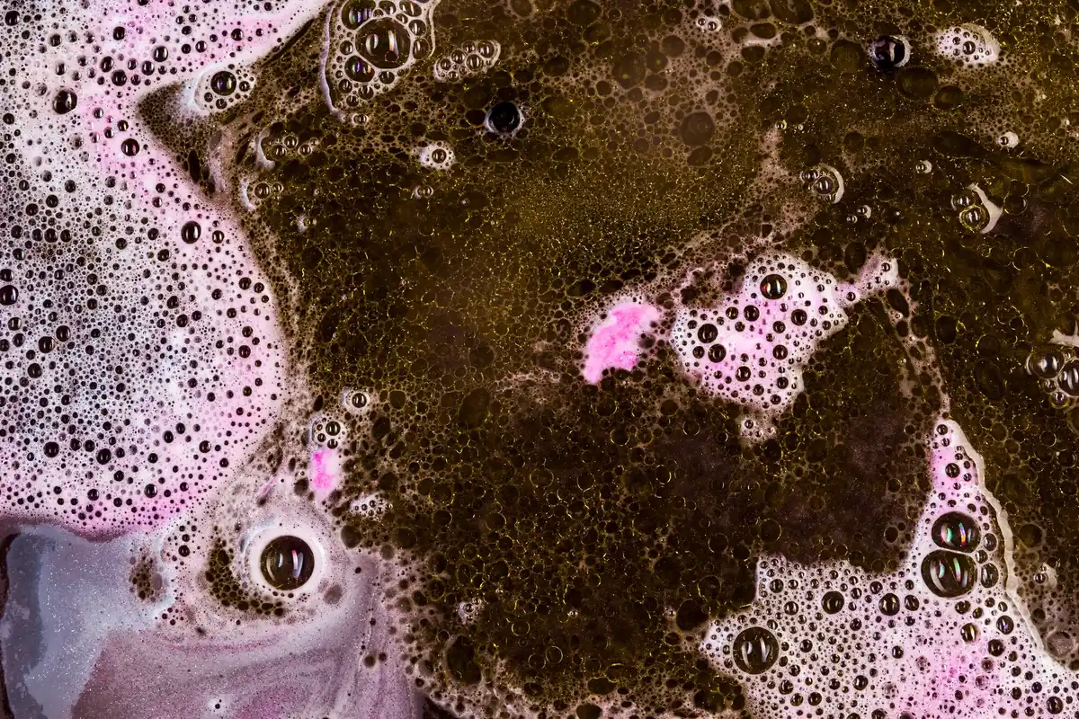 hard water lime scale hair damage Dutch bathroom