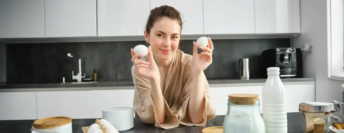 yogurt facial mask at home DIY beauty Dutch woman