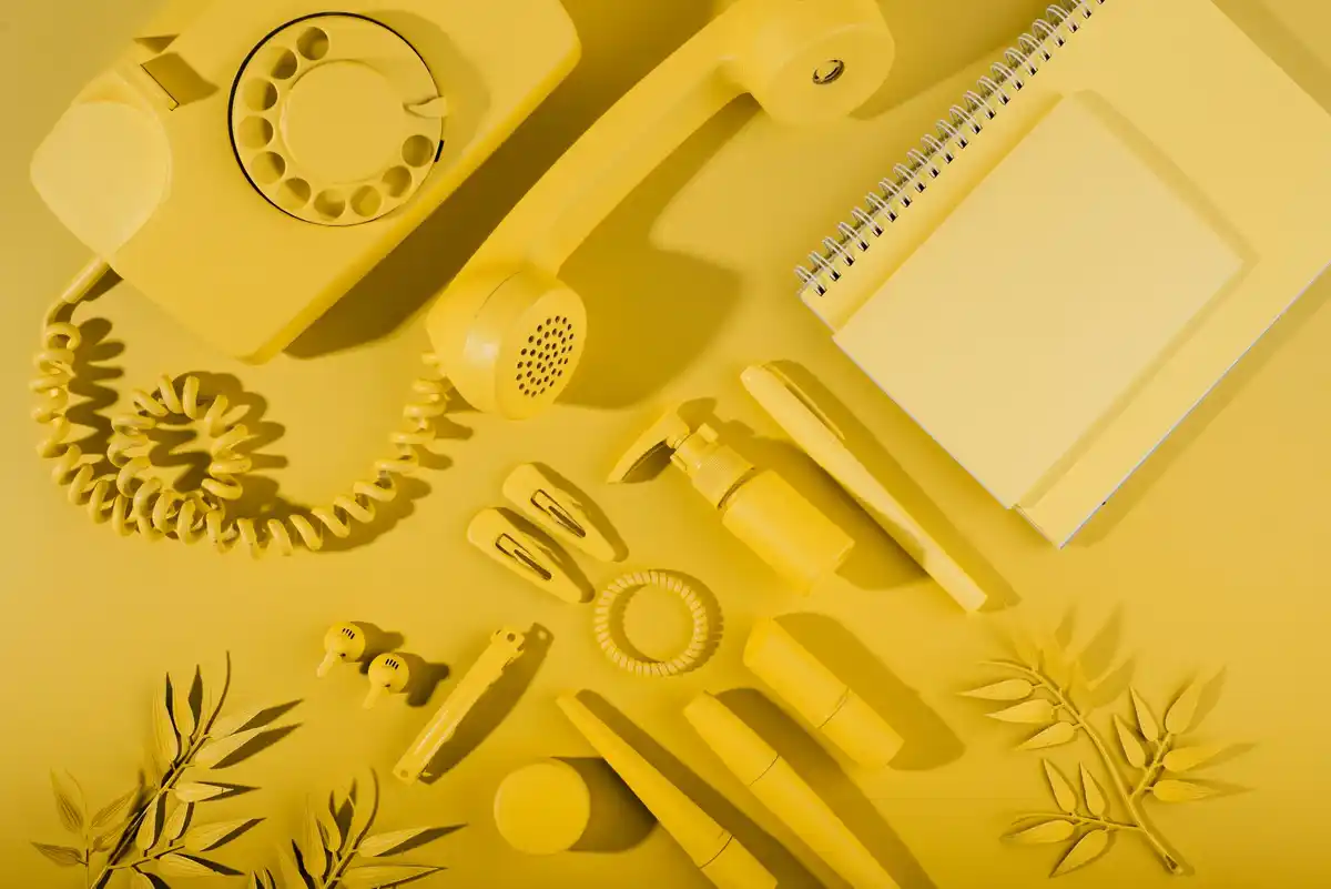 mustard yellow workspace Dutch style