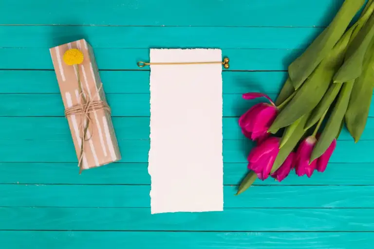 retro paper planner Dutch table