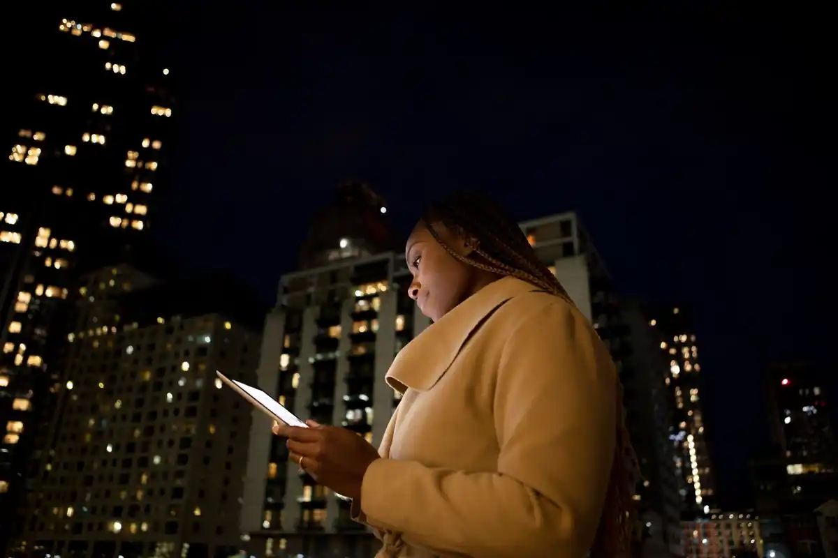 smartphone charging hazards night Netherlands