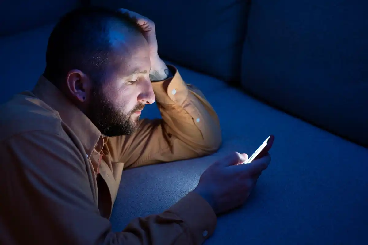 smartphone charging at night risk