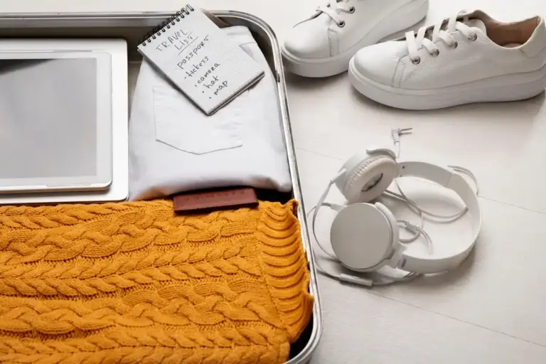 minimal travel packing tips Netherlands suitcase light luggage