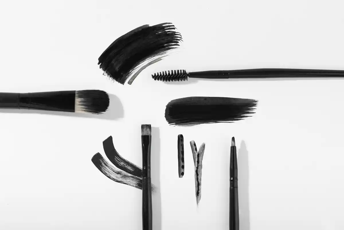 close up used mascara wand beauty hack