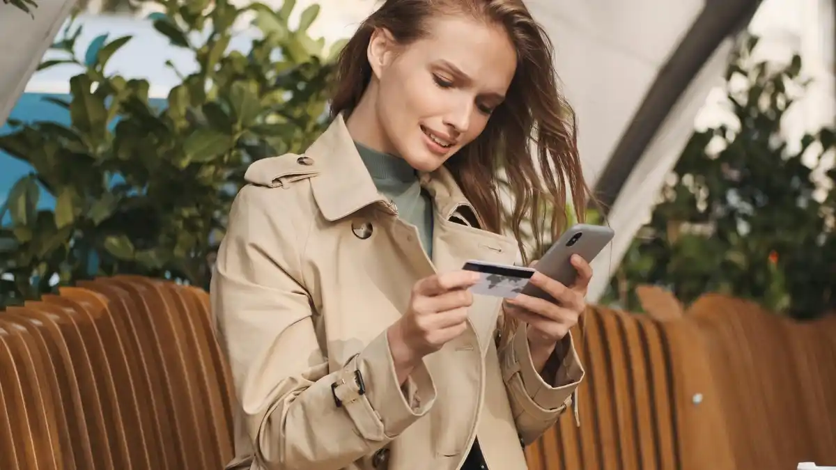 traveler mobile banking airport
