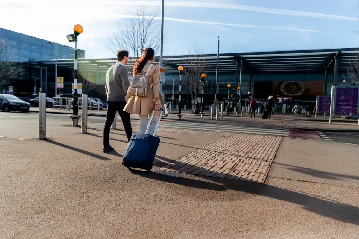 early morning airport delay Dutch travelers