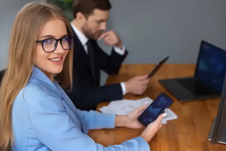 distracted by time management apps modern office netherlands