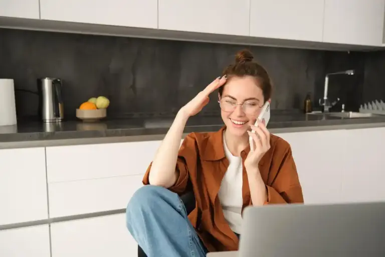 dutch multitasking stress brain damage woman kitchen phone laptop