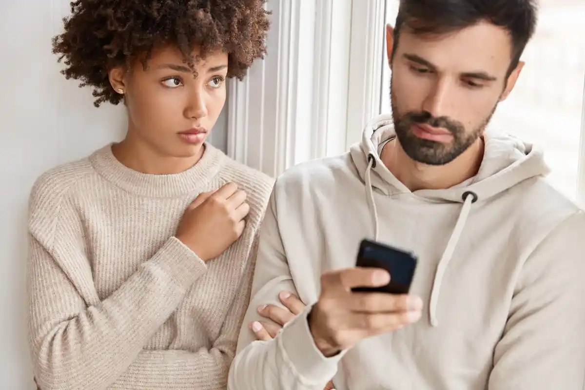 WhatsApp misunderstanding Dutch couple