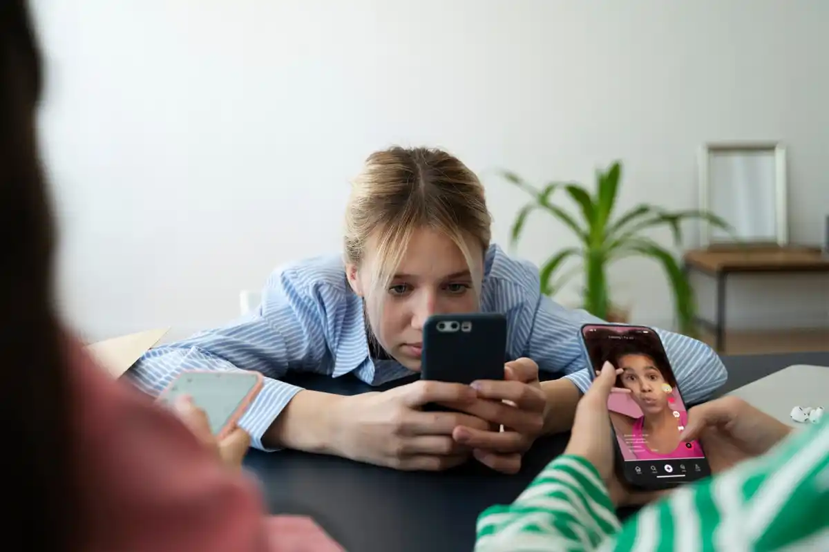 people arguing over whatsapp message netherlands