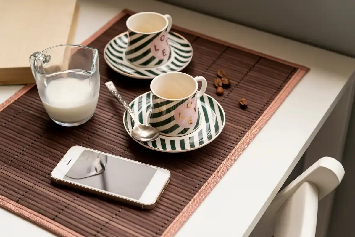Lifestyle Dutch cafe phone charging minimalistic