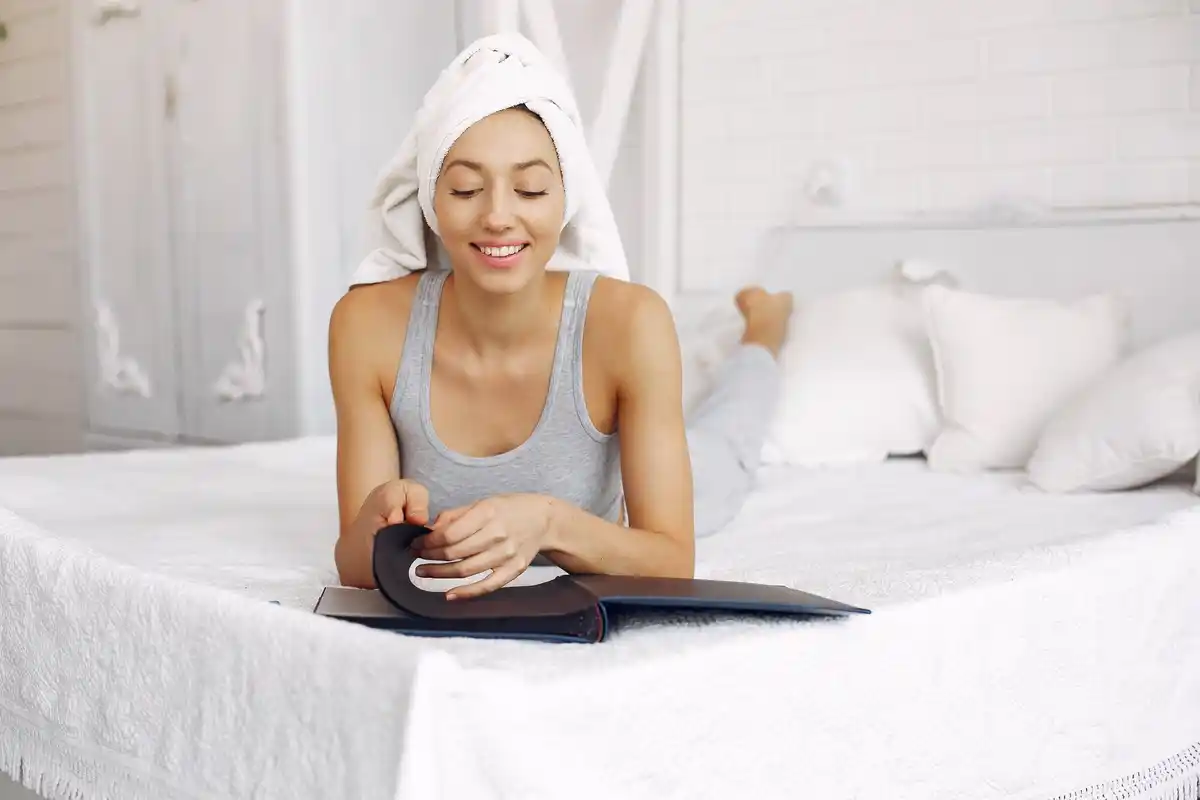 satin pillowcase dutch bedroom hair care