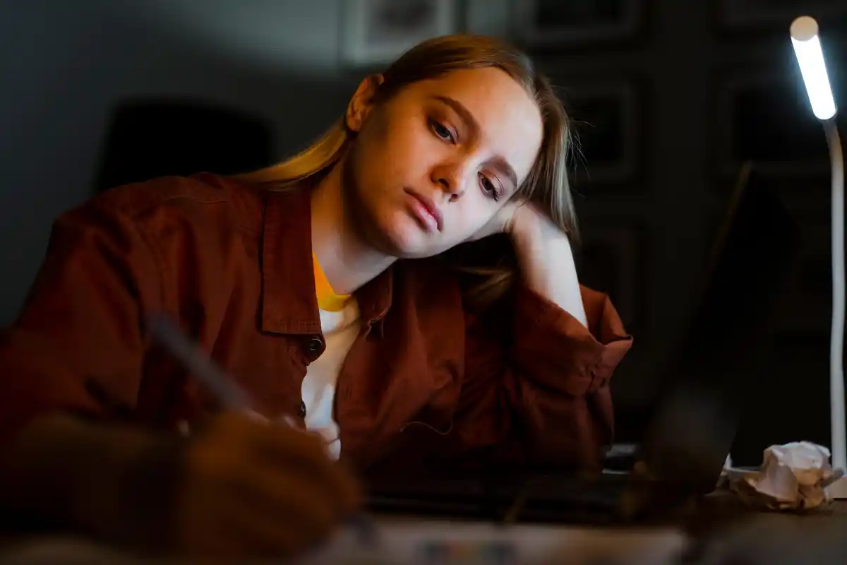 dutch student at night studying sleep memory research
