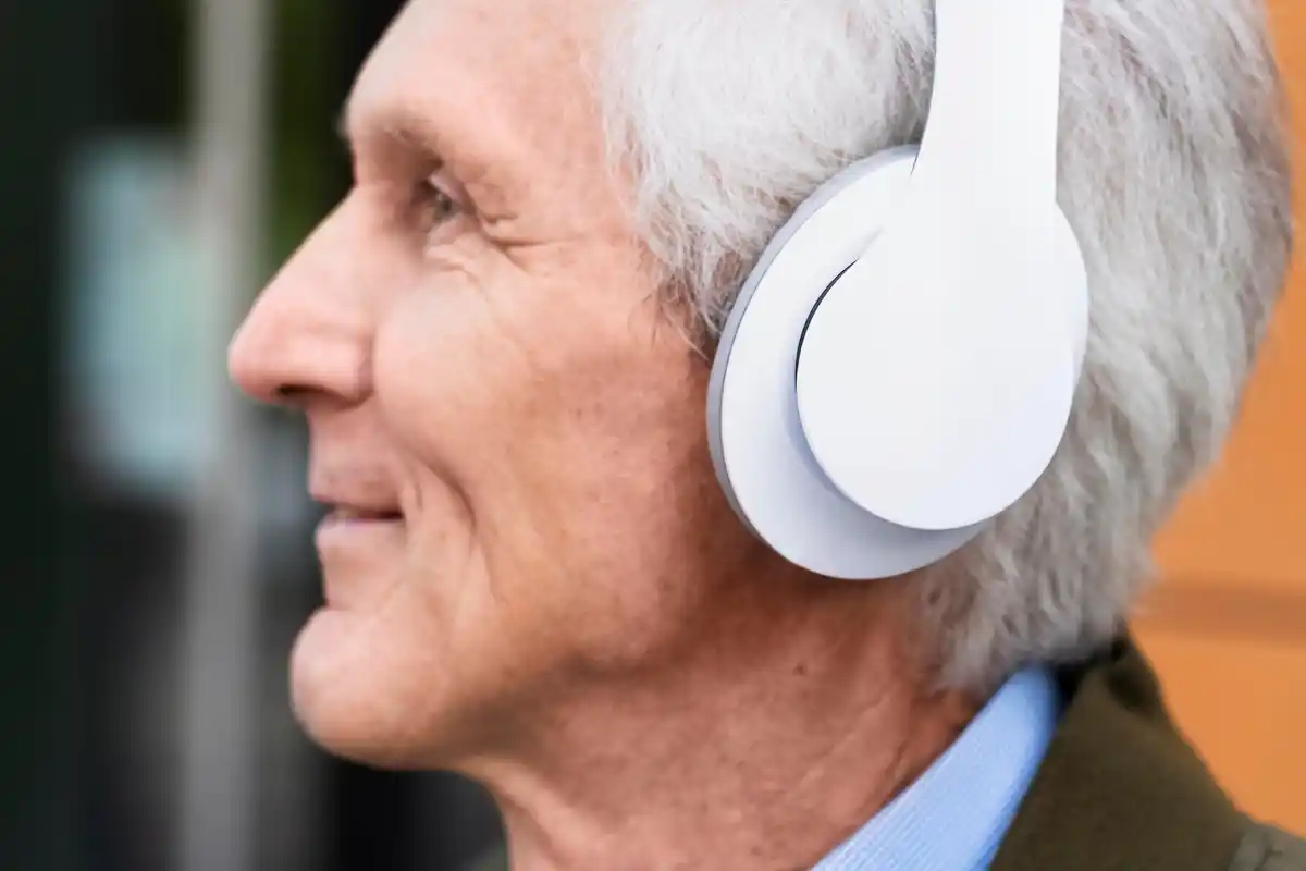 old headphones smart home netherlands