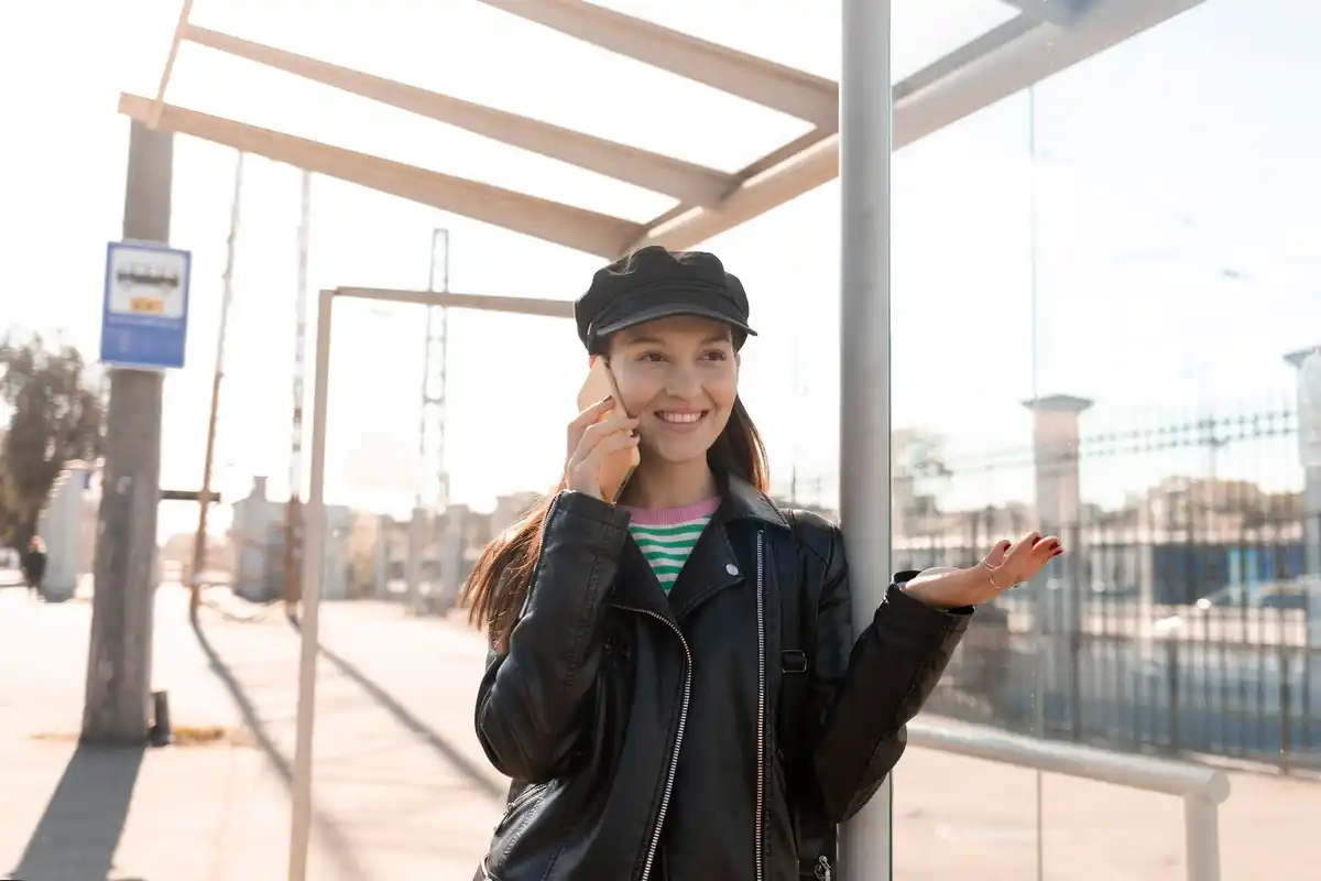smartwatch emergency call feature netherlands street