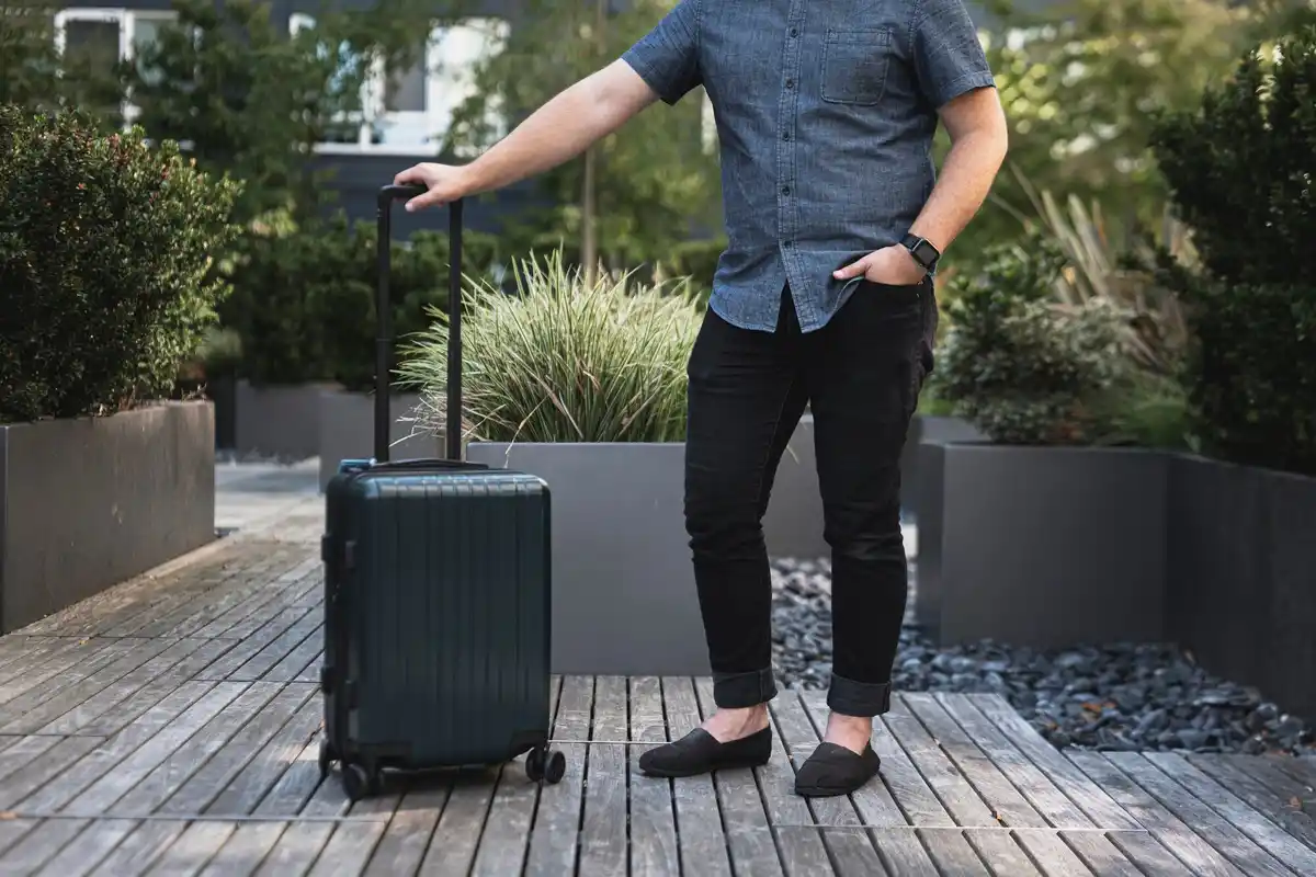minimalist traveler hand luggage Netherlands urban