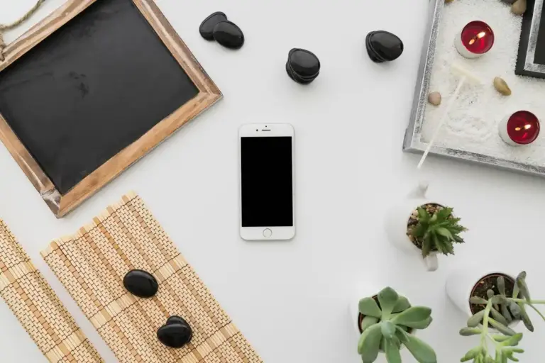 minimalist smartphone home screen lifestyle