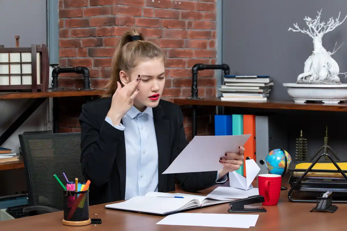 Dutch woman office multitasking stressed