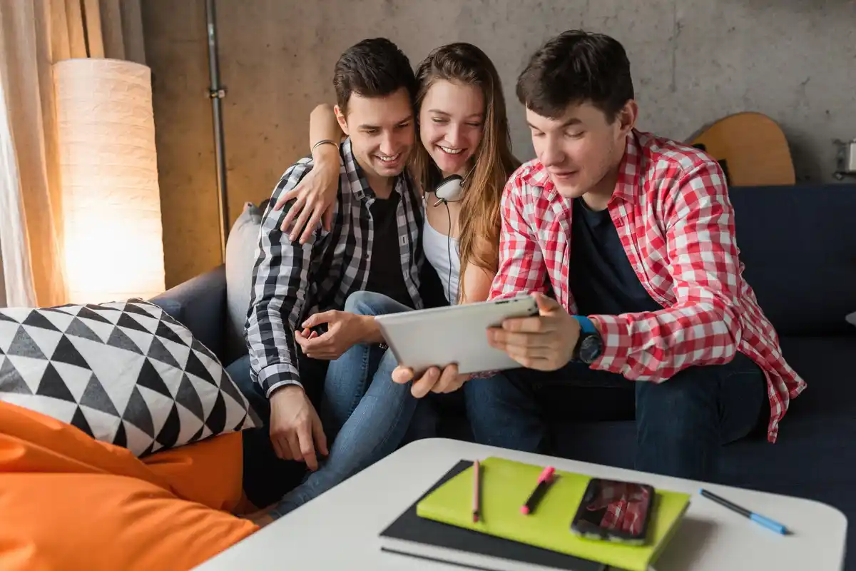 Dutch family using budget management app at home