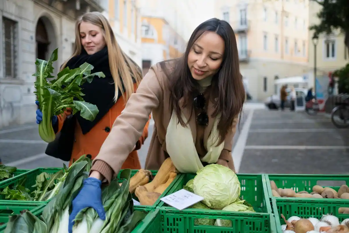 neighbors group grocery shopping Netherlands