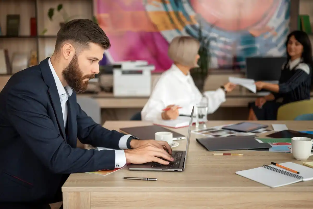man training focus modern digital workspace