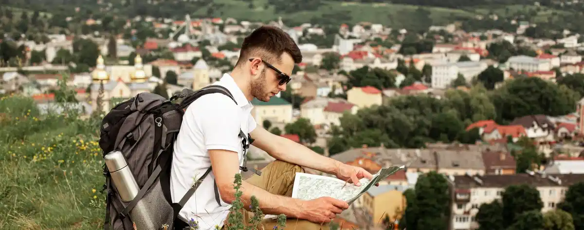 Dutch traveler collecting experiences not souvenirs