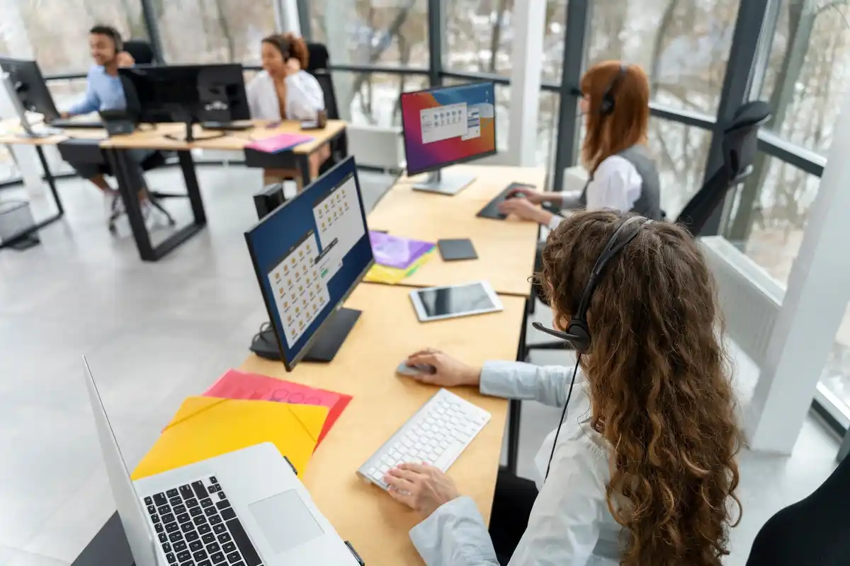 Dutch workspace with multiple screens distractions