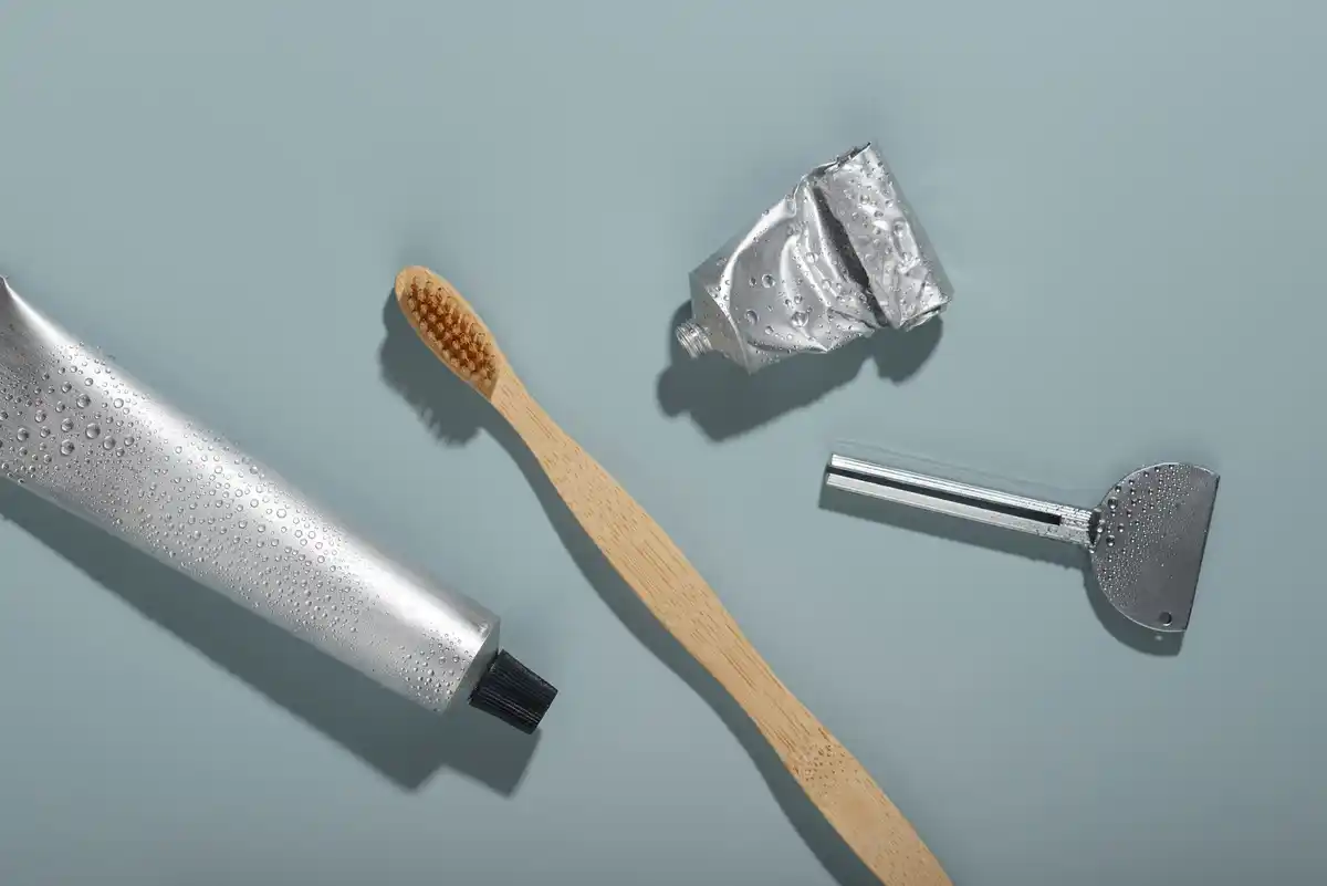 old toothbrush cleaning hacks Netherlands home