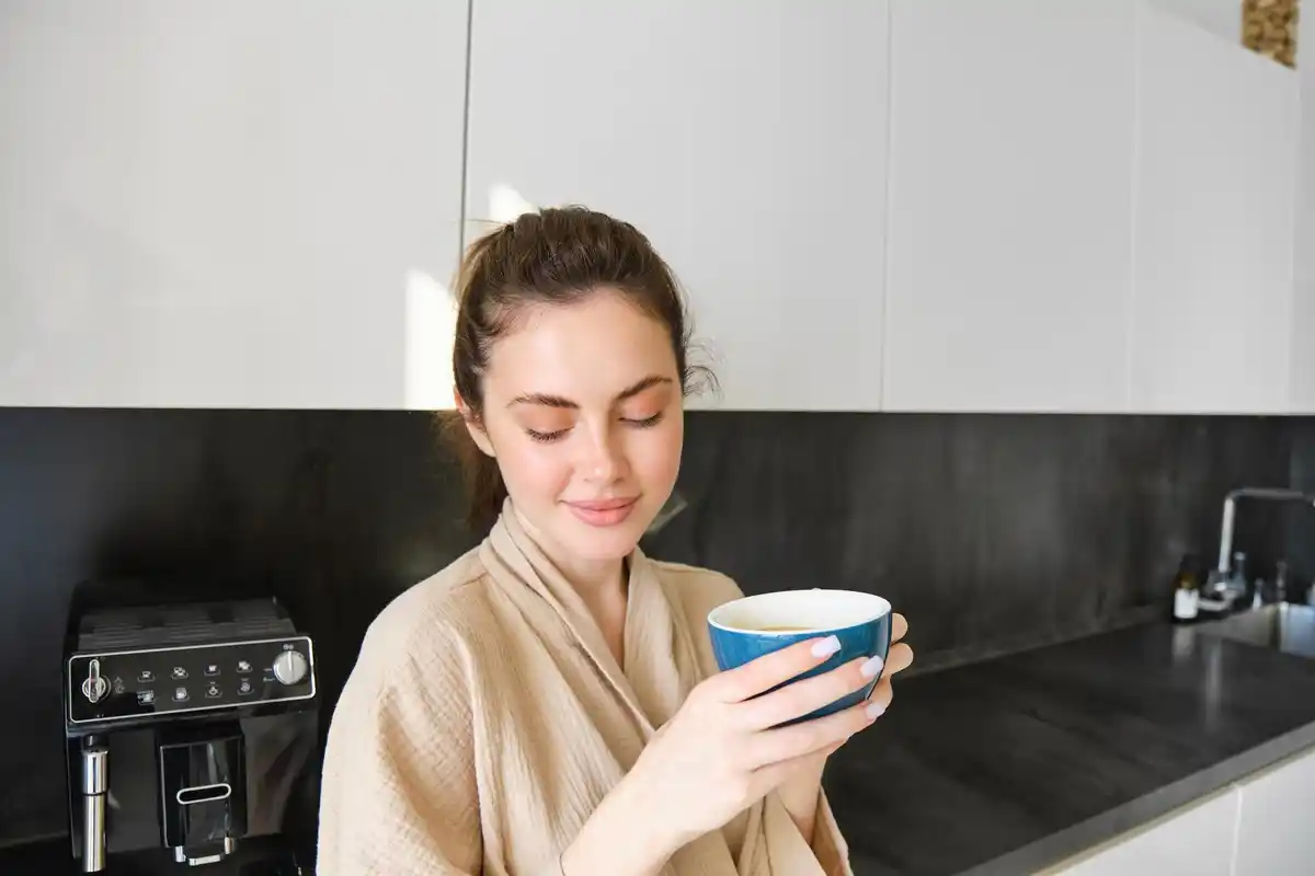 coffee grounds face scrub homemade natural beauty skin woman Dutch home