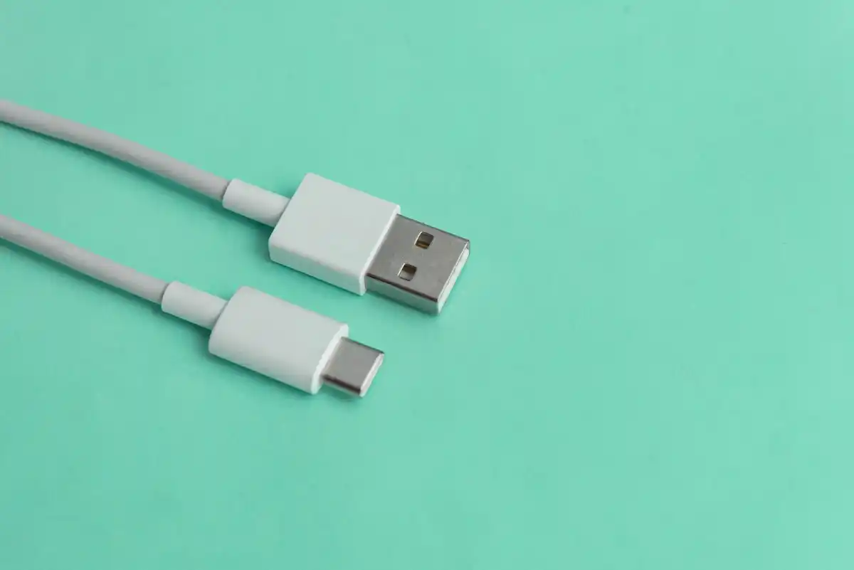 usb-c cable charging phone fast energy modern netherlands
