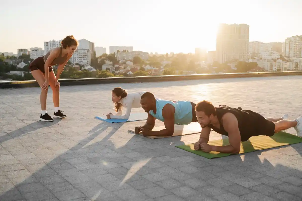fun group fitness plank challenge dutch