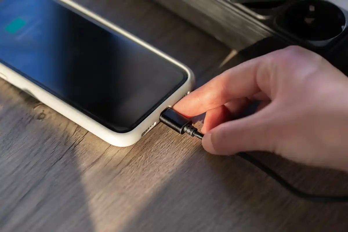 damaged phone charging hotel