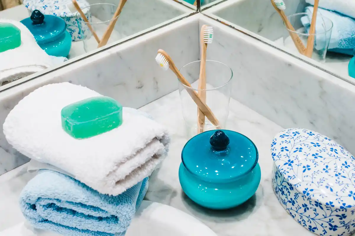 smart small bathroom storage hacks Netherlands