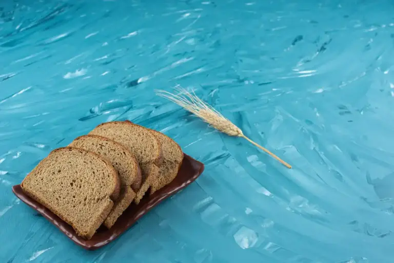 Dutch bread freshness potato hack