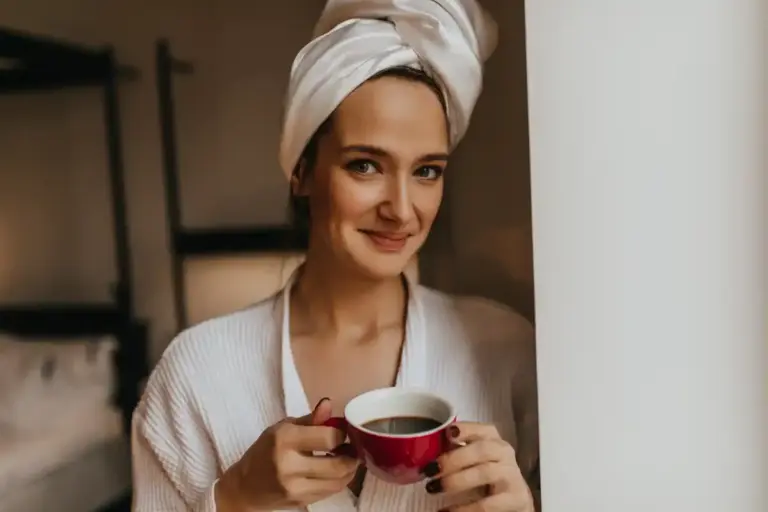 dutch woman coffee face mask glowing skin natural home remedy