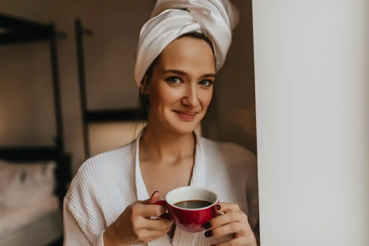 dutch woman coffee face mask glowing skin natural home remedy