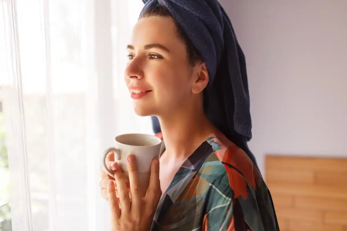 dutch woman applying coffee face mask natural home skincare