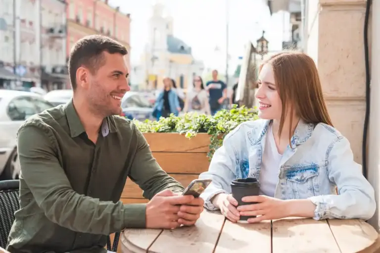 Dutch couple no phone cafe date
