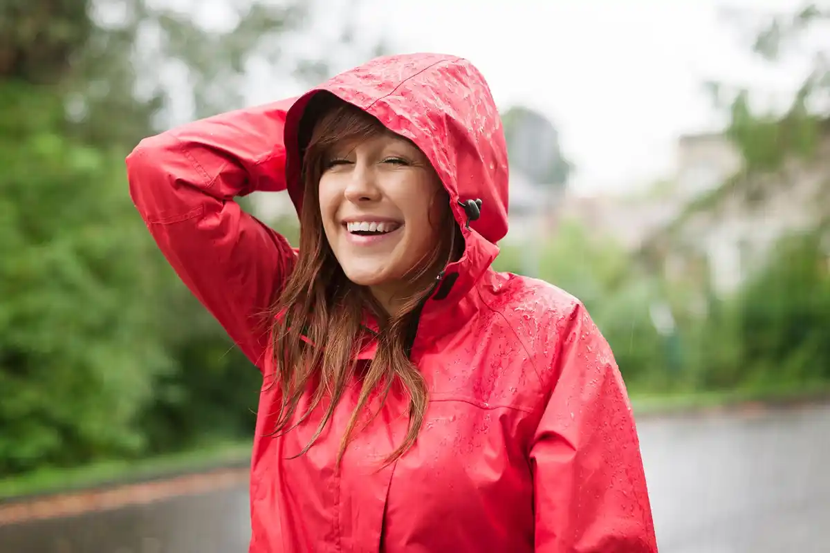 dutch rain frizzy hair street