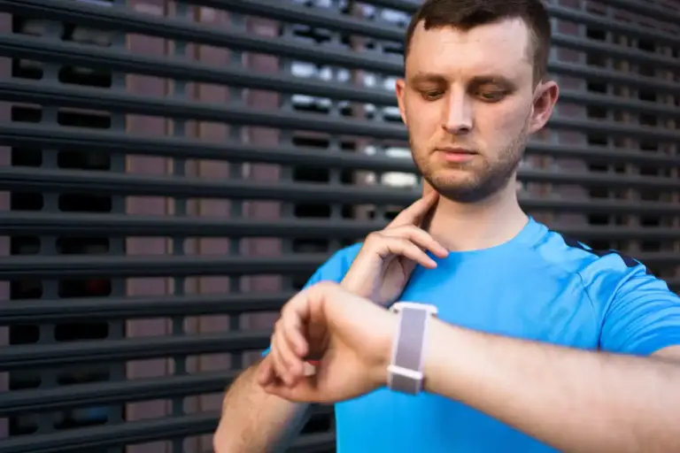 smartwatch emergency feature netherlands