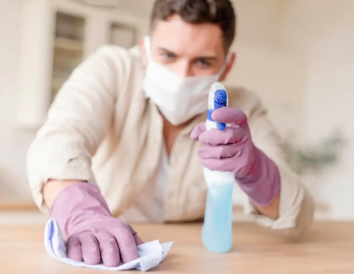 man mixing cleaning products kitchen dangerous