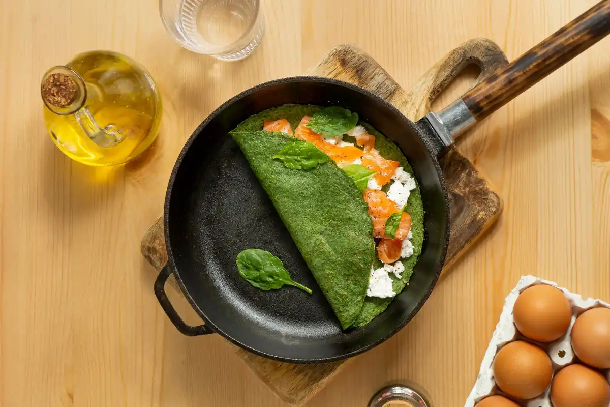 pizza slice in frying pan kitchen Dutch home