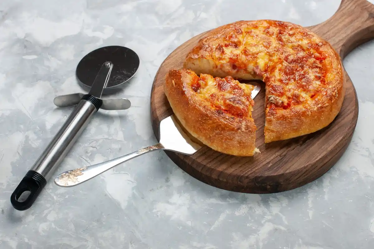 reheated pizza crispy pan Dutch table