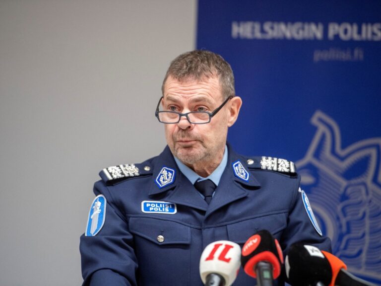 Finland neemt schip in beslag na vermoedelijke sabotage van onderzeese kabels