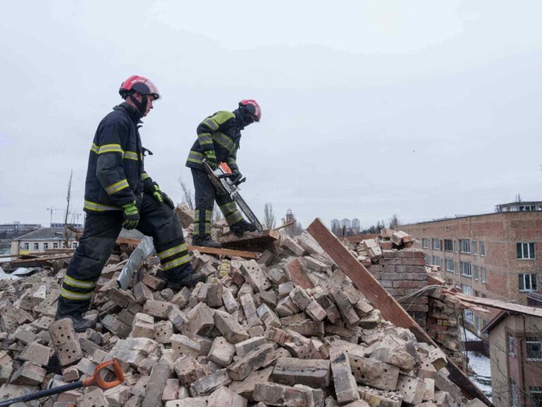 Rusland en Oekraïne in gespannen weerslag: officiële verklaringen en militaire ontwikkelingen